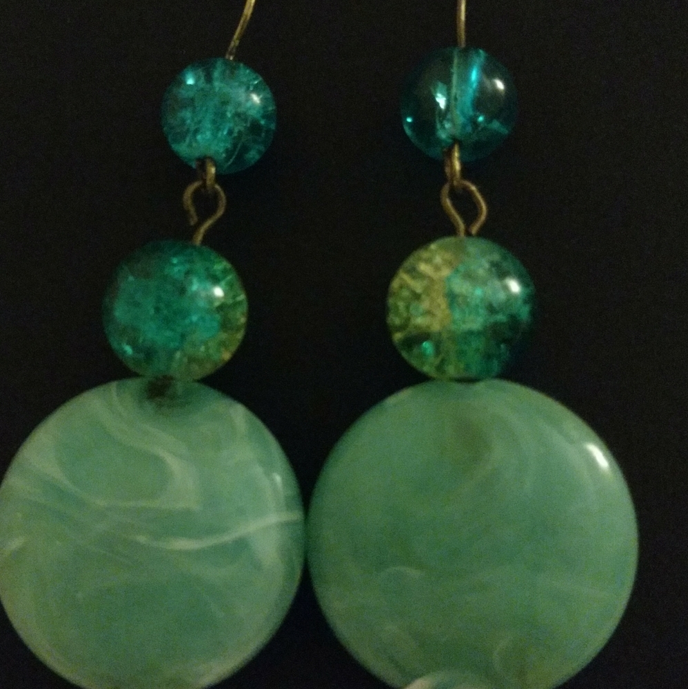 Pretty Earrings - Turquoise 💚💙 Acrylic Gem